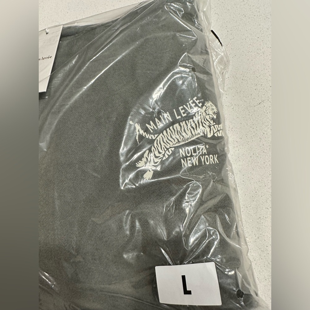 A Main Levée Sweatshirt / Hoodie